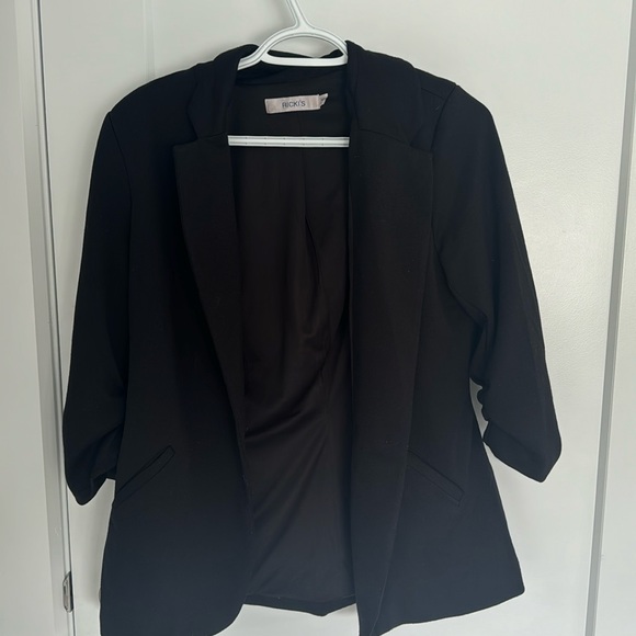 Ricki’s Blazer - Picture 1 of 6